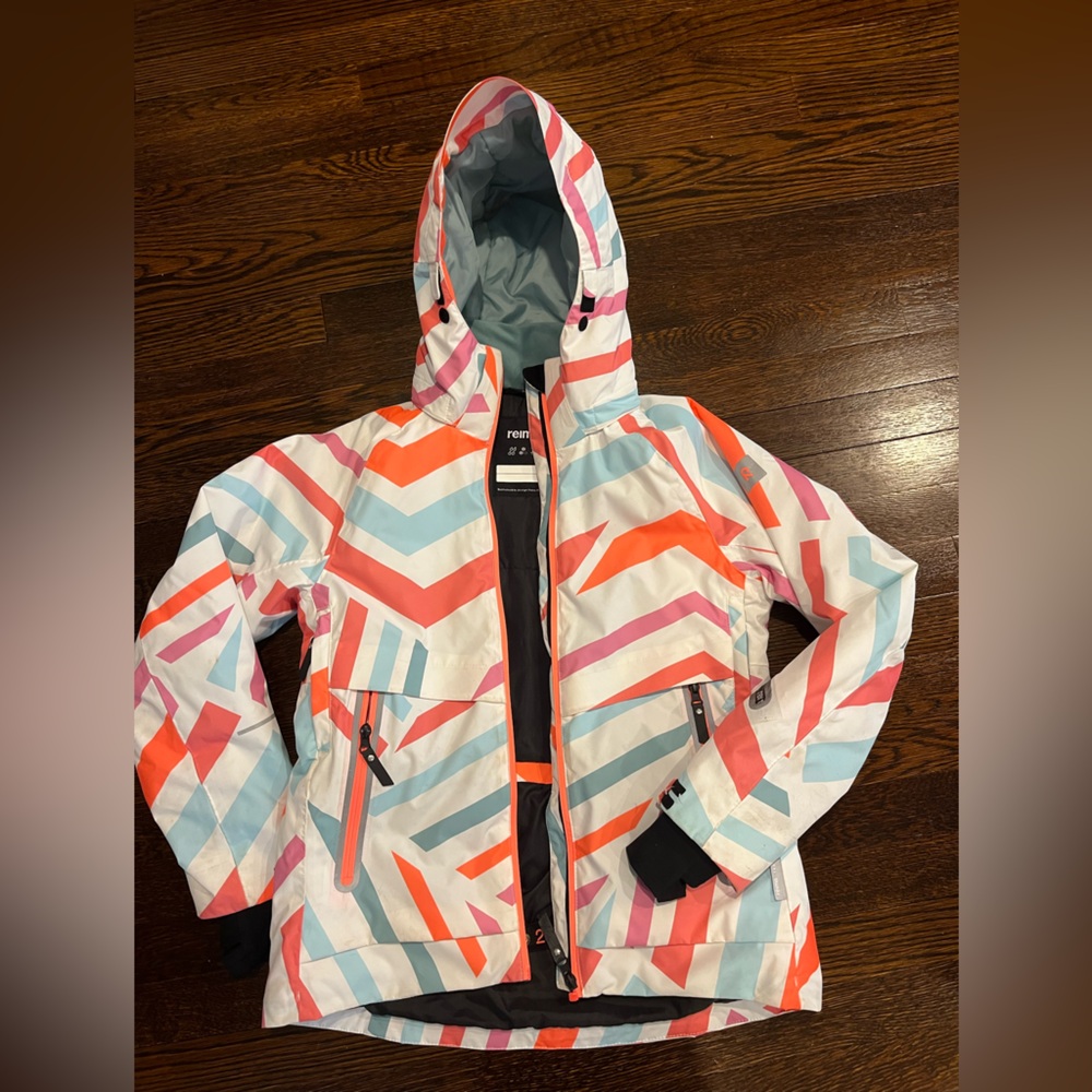Reima girls ski jacket in great condition!